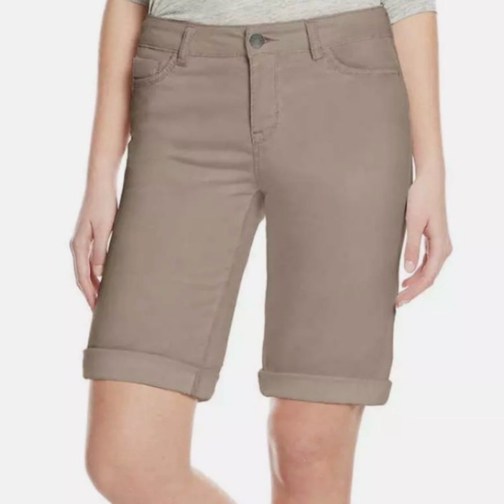 Nwt. Buffalo by David Britton capri